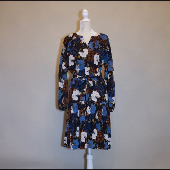 1970’s Inspired Floral Printed Dress with Belt - Picture 1 of 3